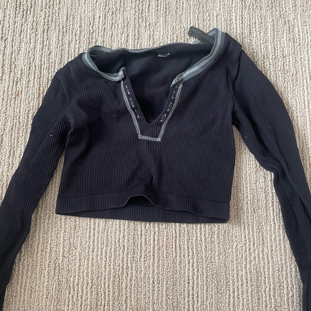 XS Urban Long Sleeve Out From Under Shirt